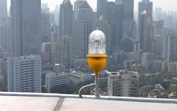 航空障碍灯应该安装在多高的建筑物上
