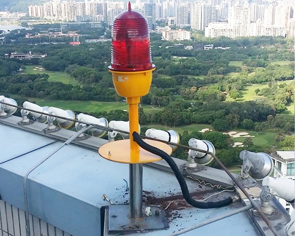 航空障碍灯会受到什么原因导致灯光不亮或灯光错乱呢?